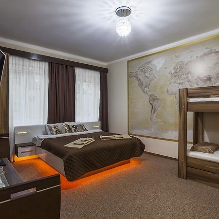 Luxury Air-Conditioned Rooms In Old Town Bratislava Luaran gambar
