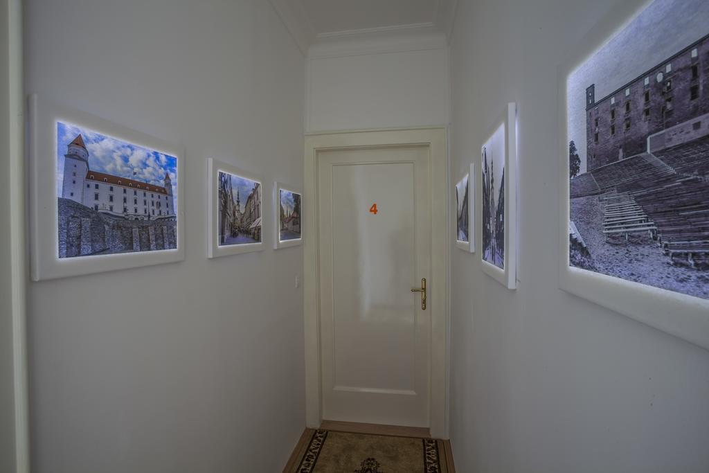 Luxury Air-Conditioned Rooms In Old Town Bratislava Luaran gambar