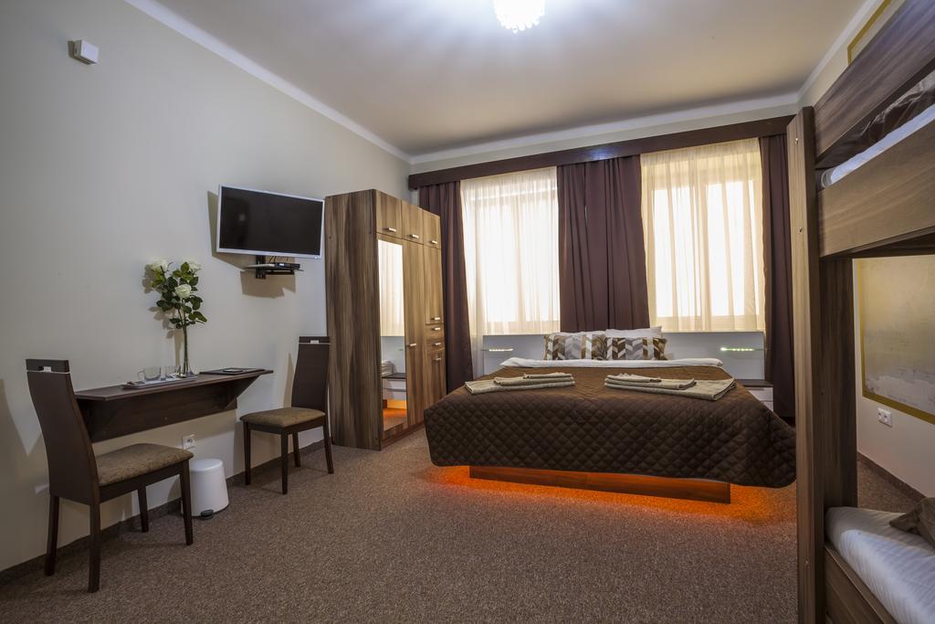 Luxury Air-Conditioned Rooms In Old Town Bratislava Luaran gambar