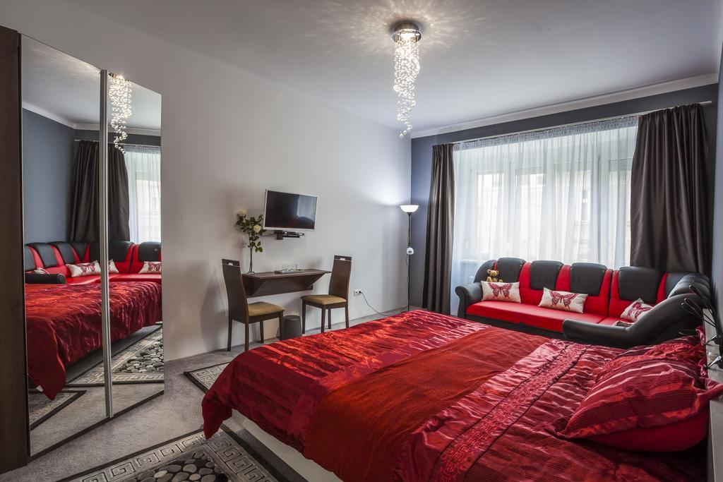 Luxury Air-Conditioned Rooms In Old Town Bratislava Luaran gambar