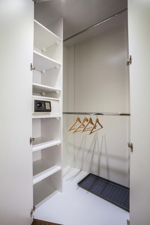 Luxury Air-Conditioned Rooms In Old Town Bratislava Luaran gambar