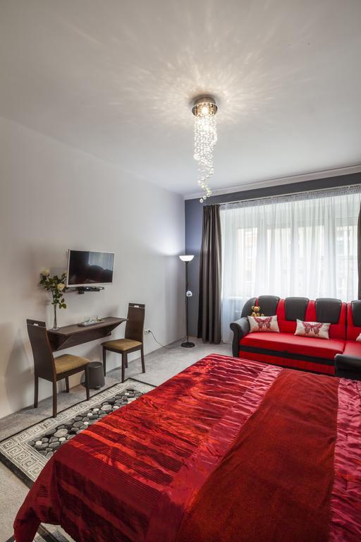 Luxury Air-Conditioned Rooms In Old Town Bratislava Luaran gambar