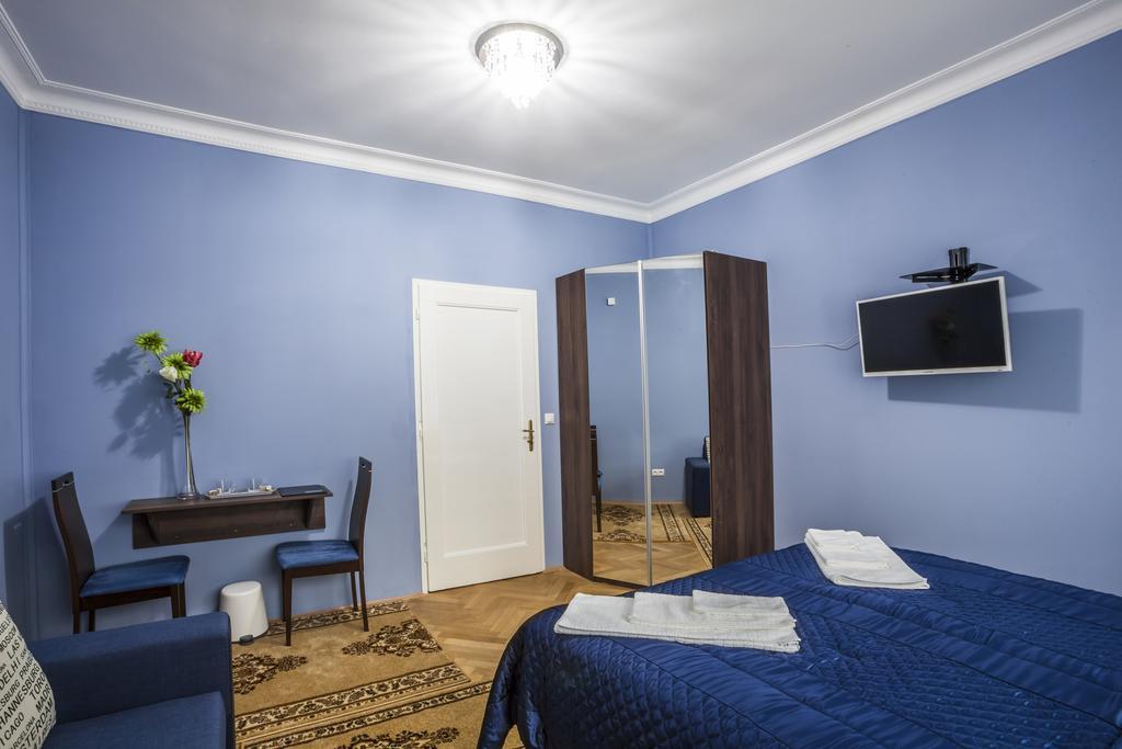 Luxury Air-Conditioned Rooms In Old Town Bratislava Luaran gambar