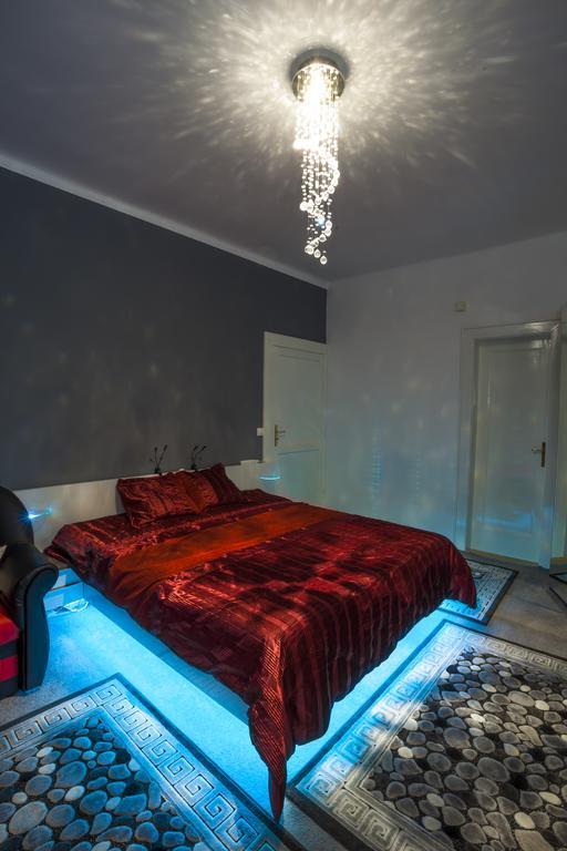 Luxury Air-Conditioned Rooms In Old Town Bratislava Luaran gambar
